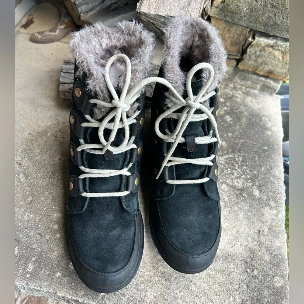 Sorel Explorer Joan‎ women’s Winter Boots with Fur Trim & Rubber Soles Sz-8. R